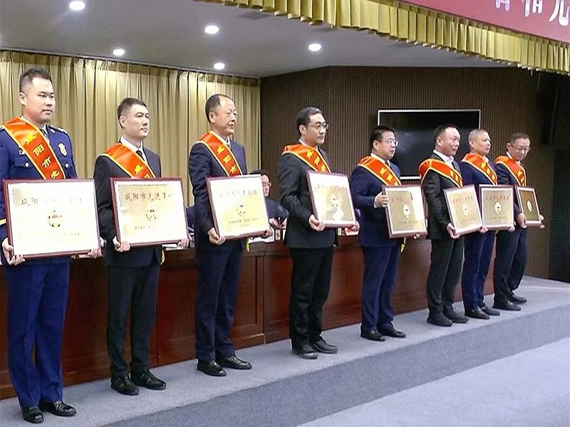 喜報！咸陽路橋工程公司榮獲咸陽市 “先進集體”榮譽稱號